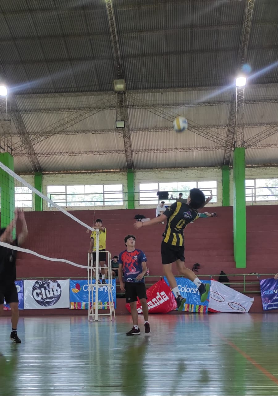 Exitoso torneo de voley 3 VS 3